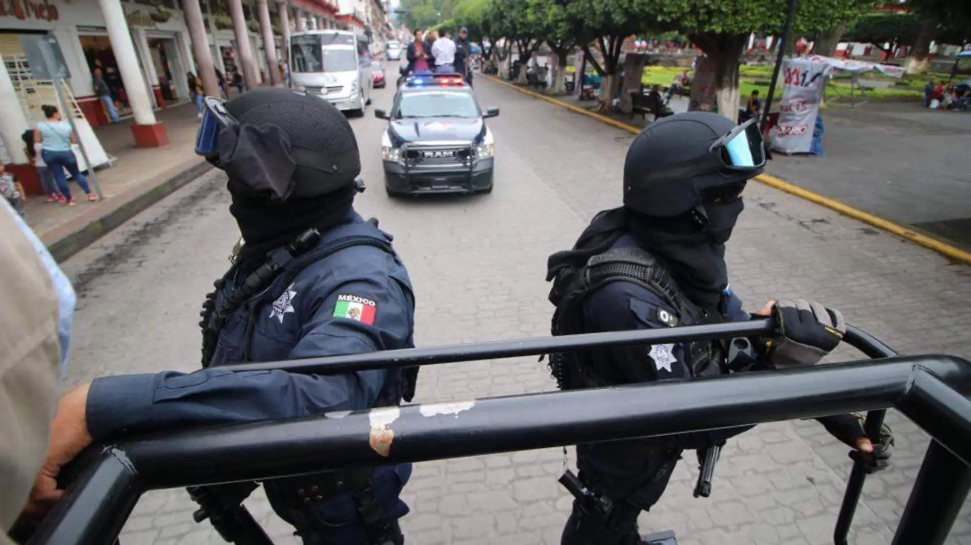 Policías (3)